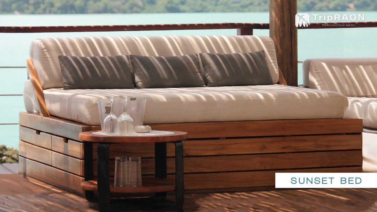 Yona Beach Club Sunset Bed